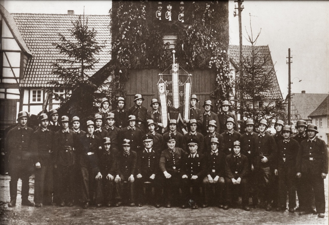 Erst 1951 konnte das 50-jährige Bestehen begangen werden. Foto am alten Schlauchturm