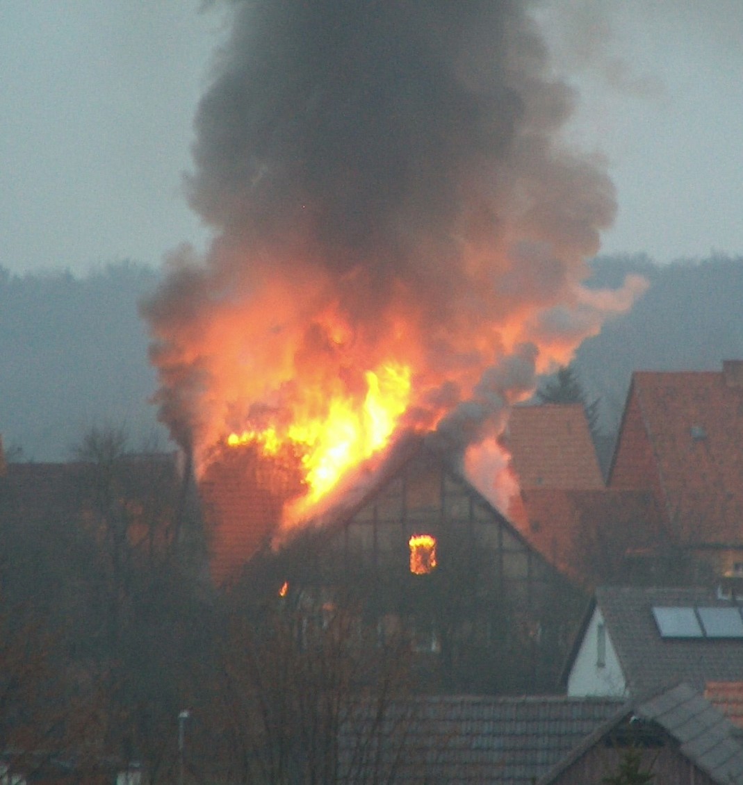 Wohnhausbrand in der Volkmarser Straße 2004
