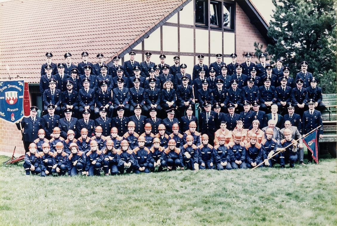Die Wehr beim 100-jährigen Bestehen zum Verbandstag in Breuna 1999